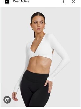 NWT oner active UNIFIEDMOVE™ TWIST FRONT LONG SLEEVE CROP TOP size small